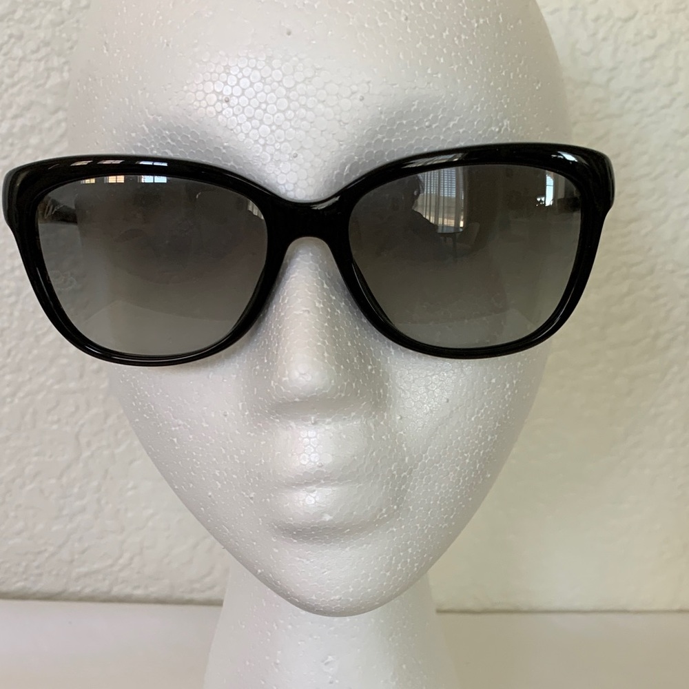 Gucci Black Frame Sunglasses - Picture 1 of 15